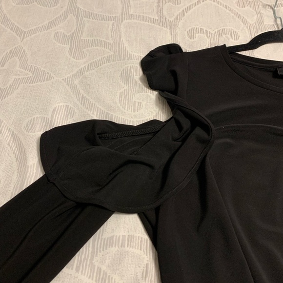 DKNY SWEATER OPEN SHOLDER - Picture 6 of 9